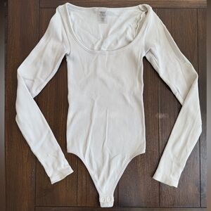 Aritzia Sunday best Sinchseamless long sleeve body suit- cream color size 2XS